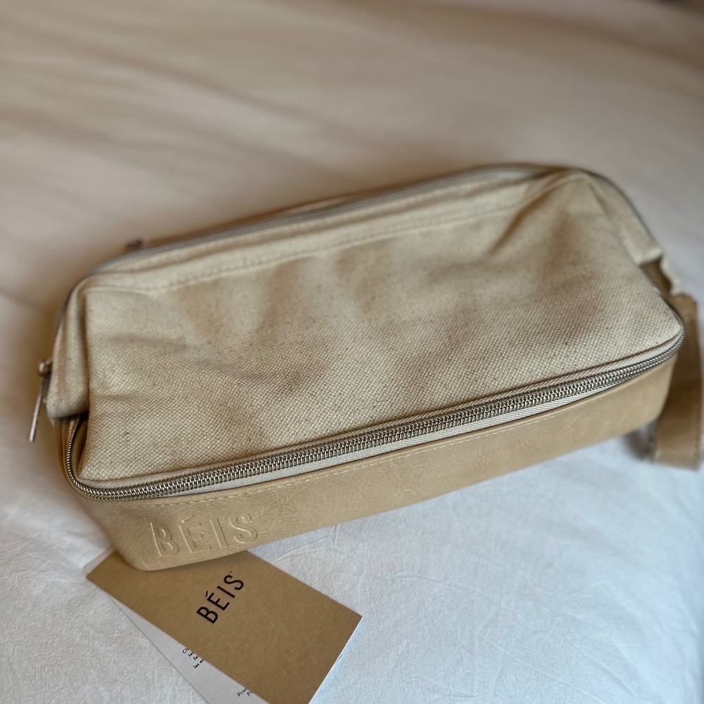 Béis The Dopp Kit in Beige